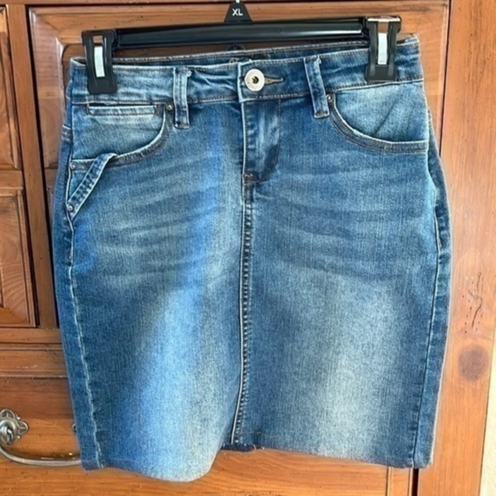 Chiqle Women’s blue denim skirt size small Preloved